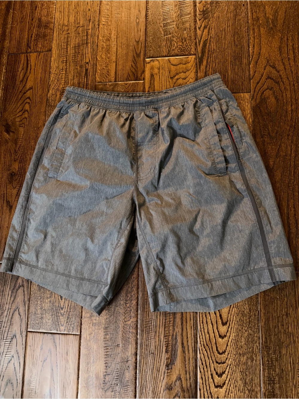 LULULEMON Men's Gray Athletic Shorts - Lightweight Performance Size L